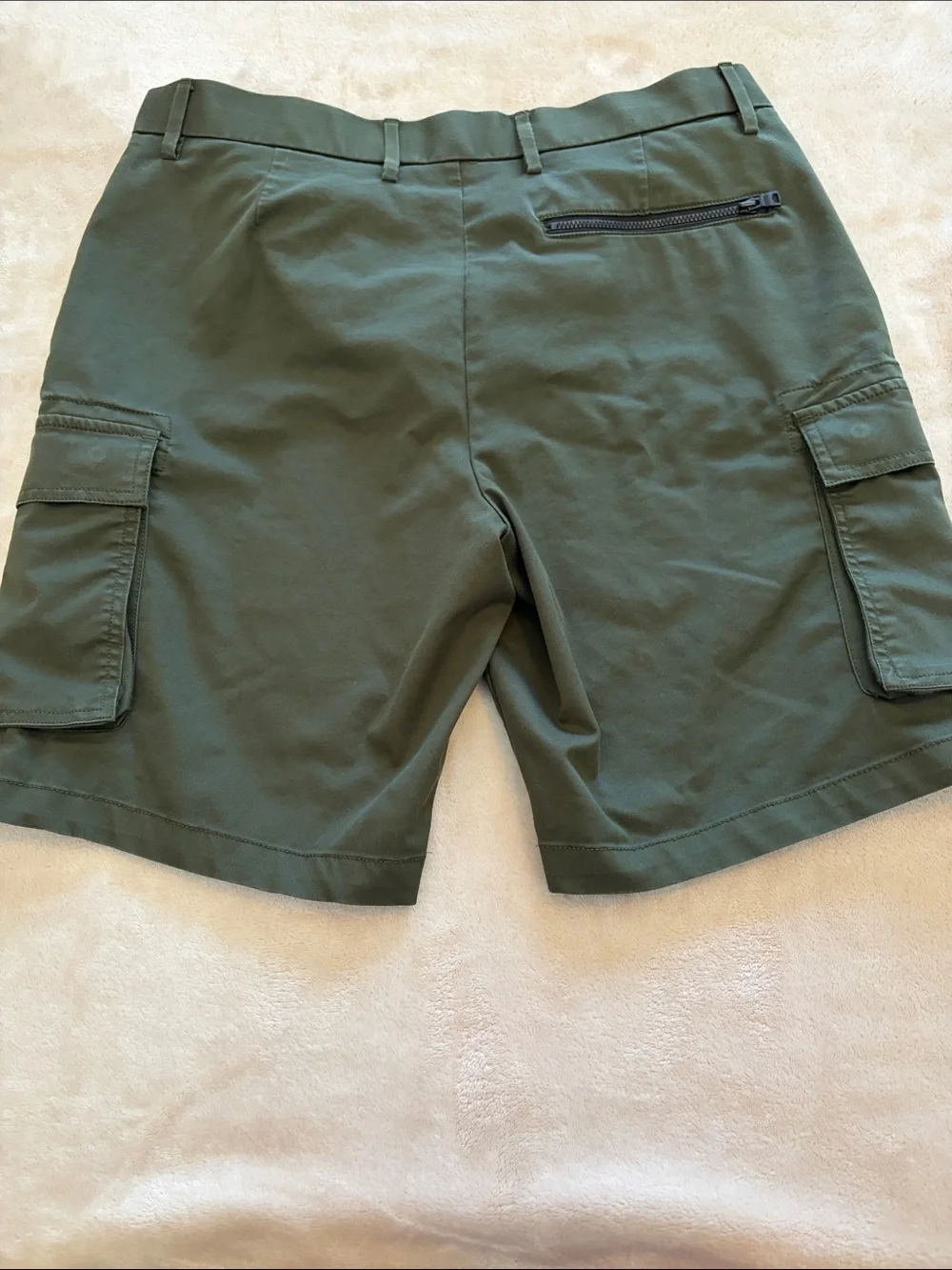 Banana Republic Men's Olive Green Cargo Shorts with Zip Pocket